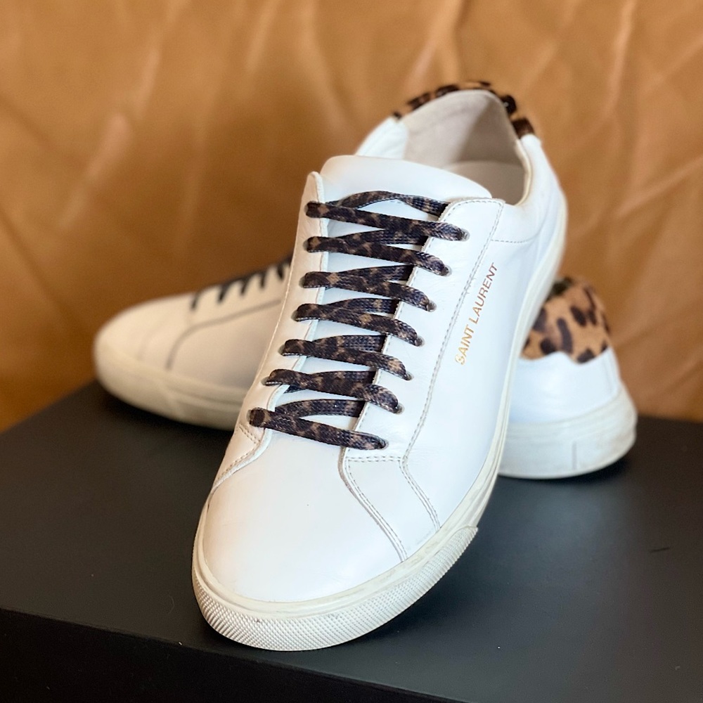 Ysl sneakers in classic white with leopard patch